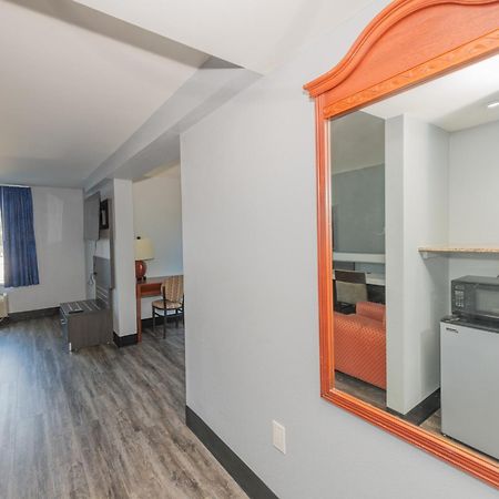 Jamestown Inn & Suites Riverdale Εξωτερικό φωτογραφία