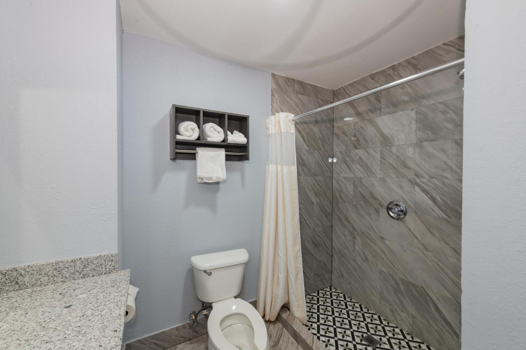 Jamestown Inn & Suites Riverdale Εξωτερικό φωτογραφία