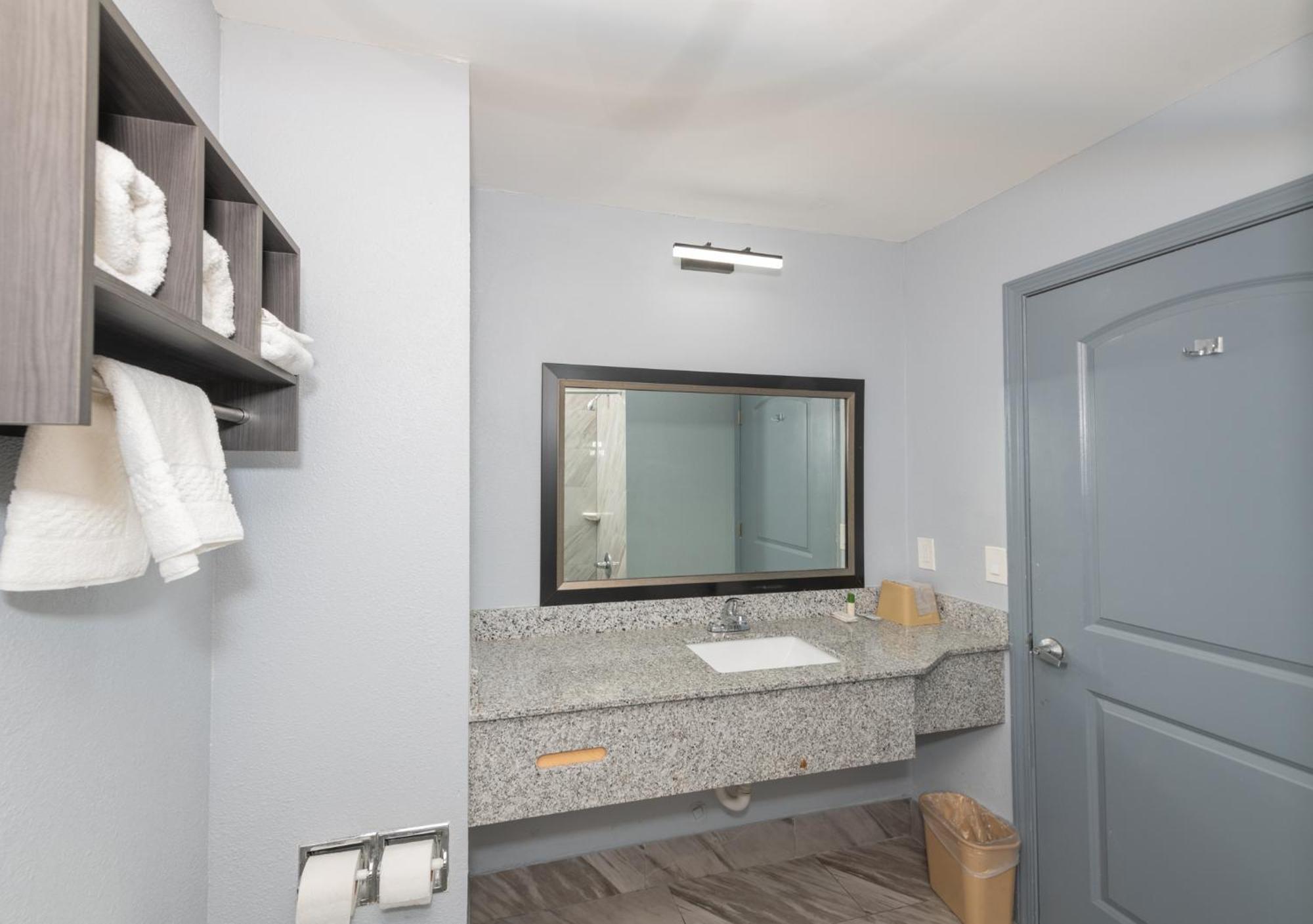 Jamestown Inn & Suites Riverdale Εξωτερικό φωτογραφία