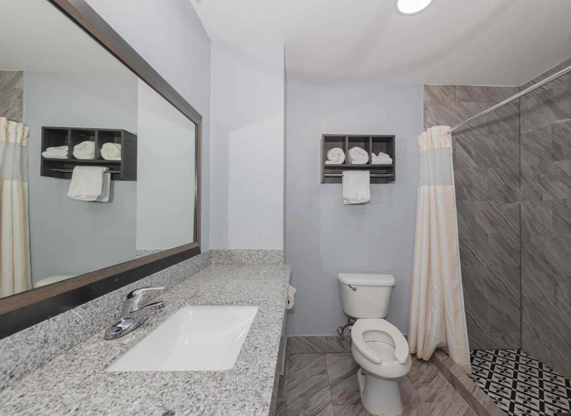 Jamestown Inn & Suites Riverdale Εξωτερικό φωτογραφία