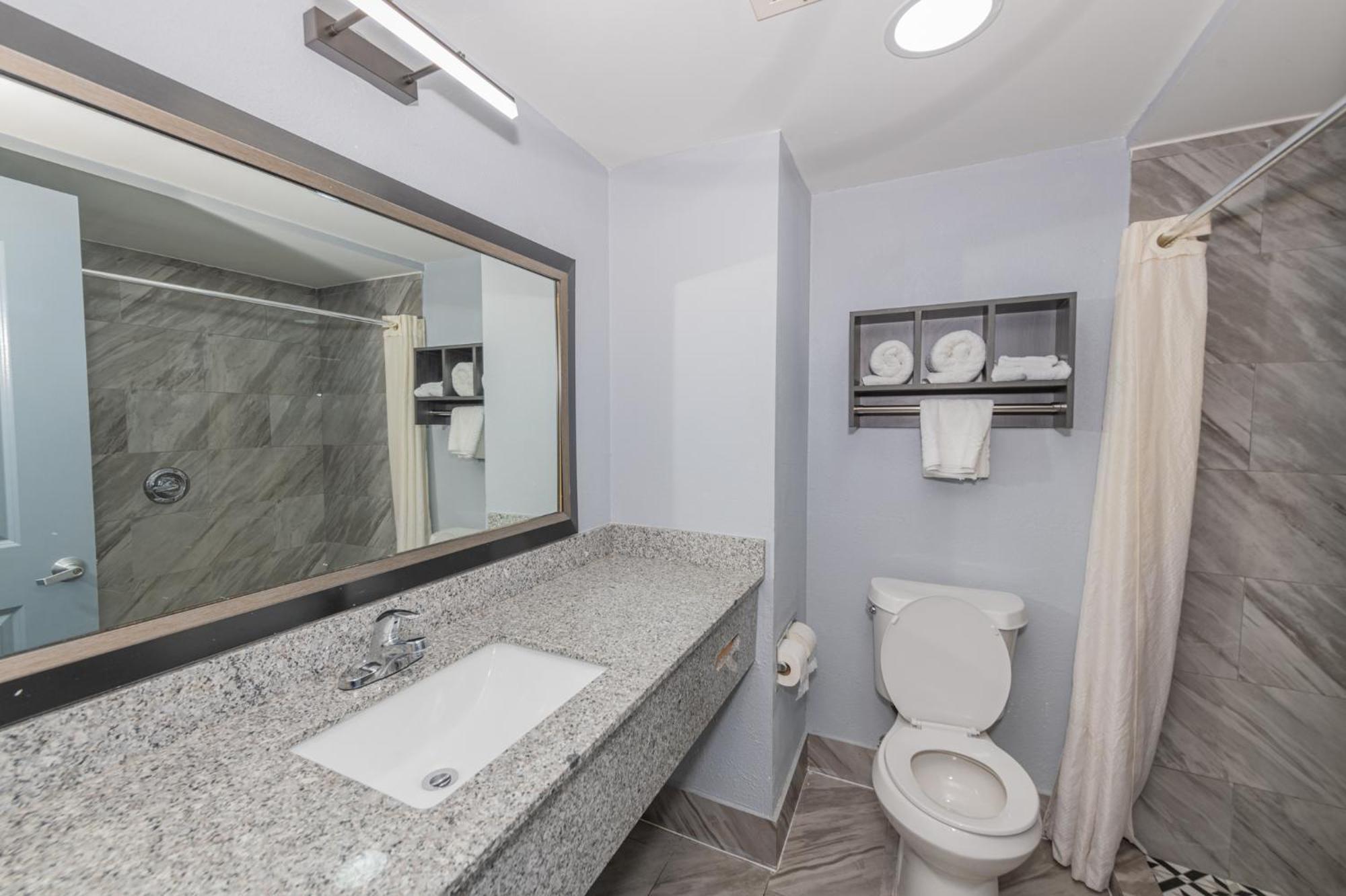 Jamestown Inn & Suites Riverdale Εξωτερικό φωτογραφία